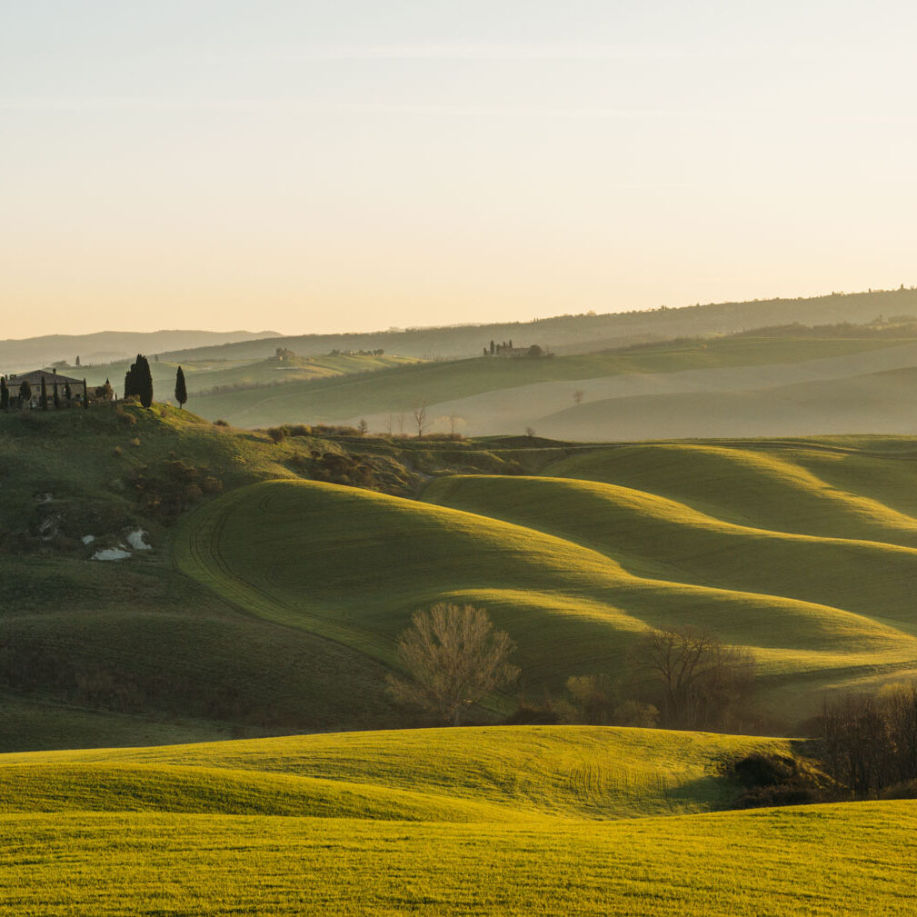 dramatic-sunrise-at-tuscan-farmlands-the-photograp-PN7AZ9U